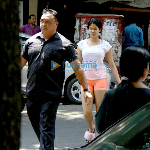 Janhvi Kapoor spotted at a clinic in Juhu