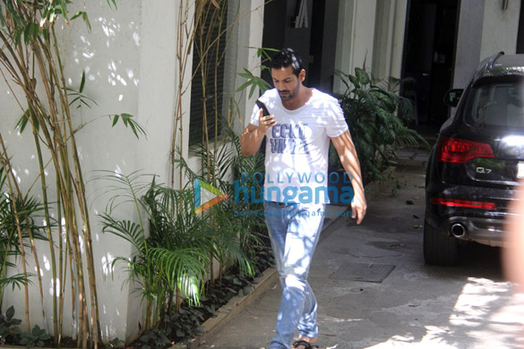 john abraham spotted in bandra 3