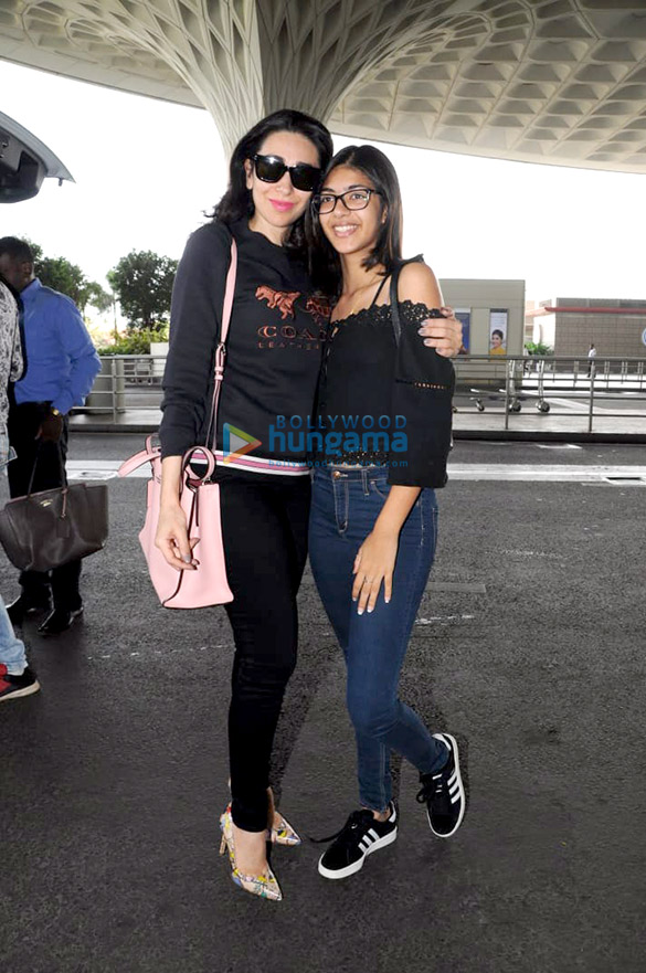 karishma kapoor and manish malhotra snapped at the airport 3