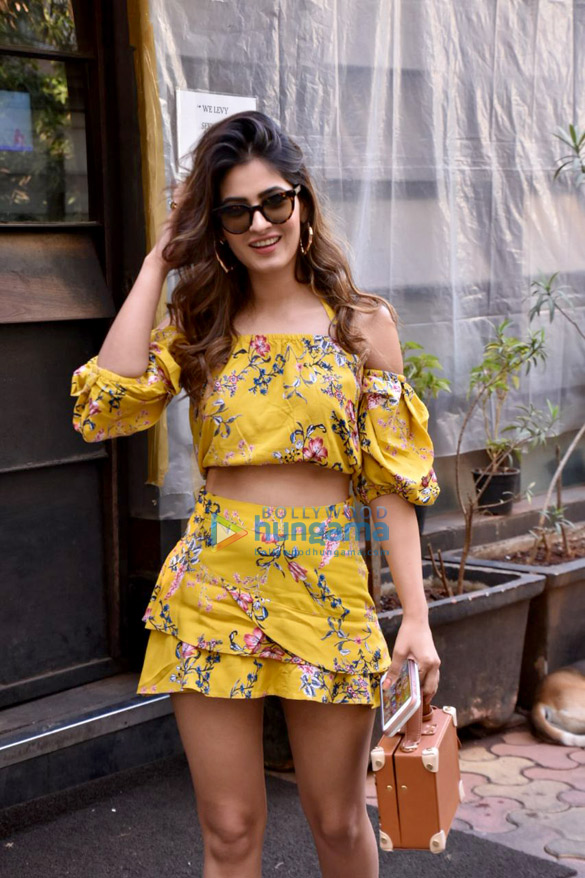 karishma sharma spotted at indigo cafe in andheri 1