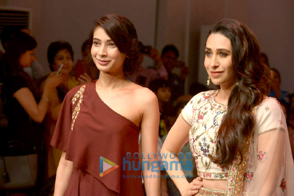 karisma kapoor walks the ramp for designer priya rout at the asian designer week in new delhi 4