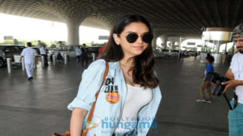 Kartik Aaryan and Saiyami Kher snapped at the airport