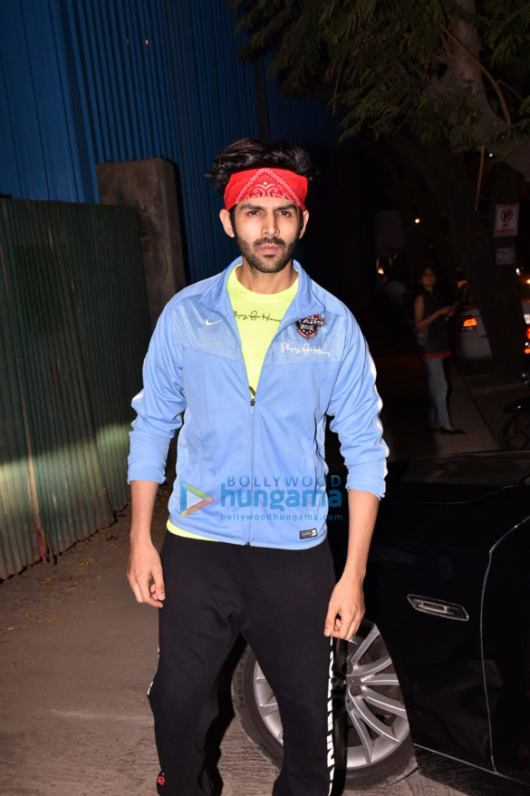 Kartik Aaryan snapped at soccer practice in Juhu Kartik Aaryan snapped at soccer practice in Juhu