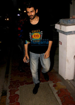 Kartik Aaryan snapped with his girlfriend at Farmers' Cafe in Bandra