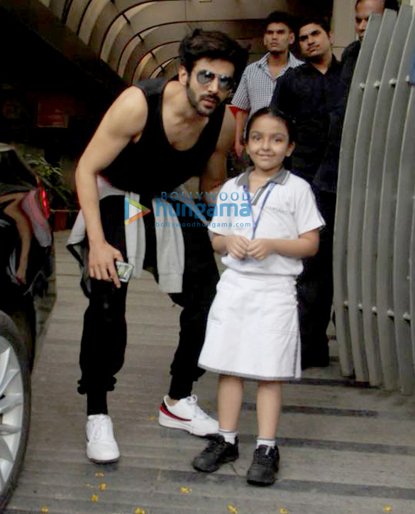 kartik aaryan spotted after a work out session at the gym 1