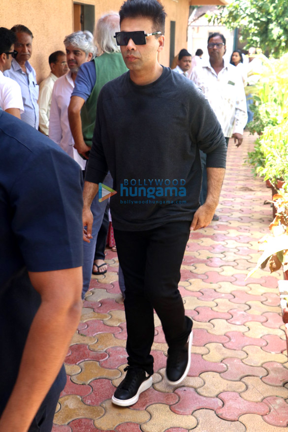 nikhil advanis mom funeral attended by celebs 3