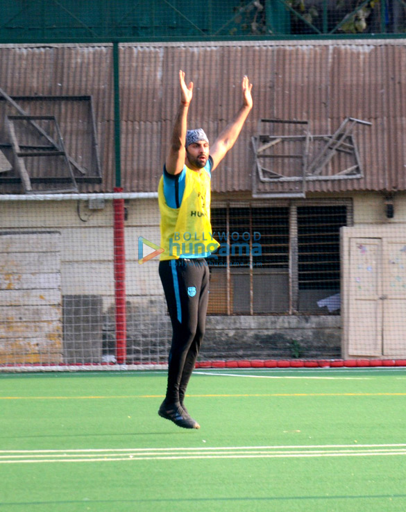 ranbir kapoor snapped at a football match in bandra 3