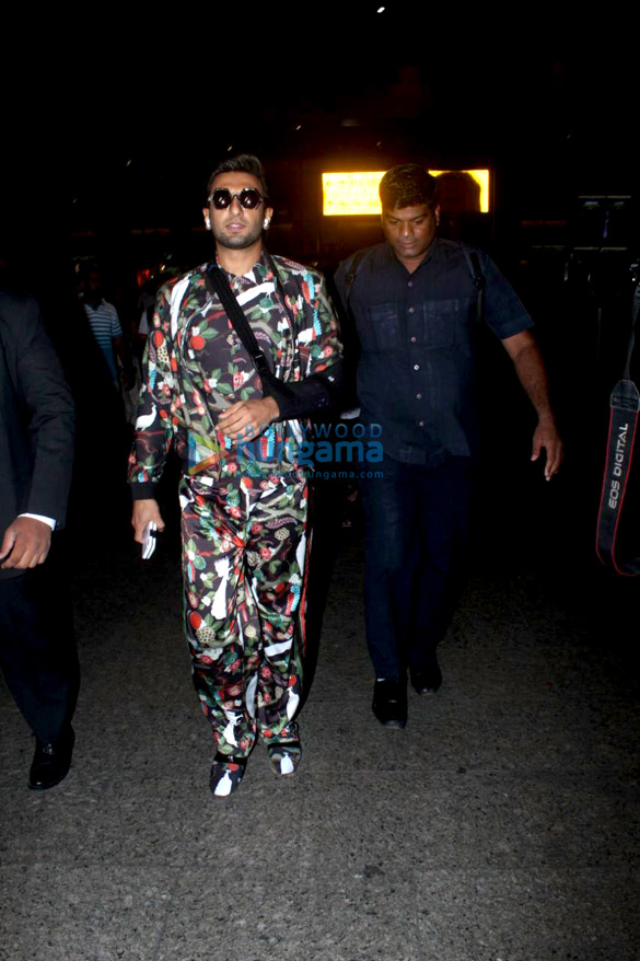 ranveer singh and urvashi rautela snapped at the airport 3