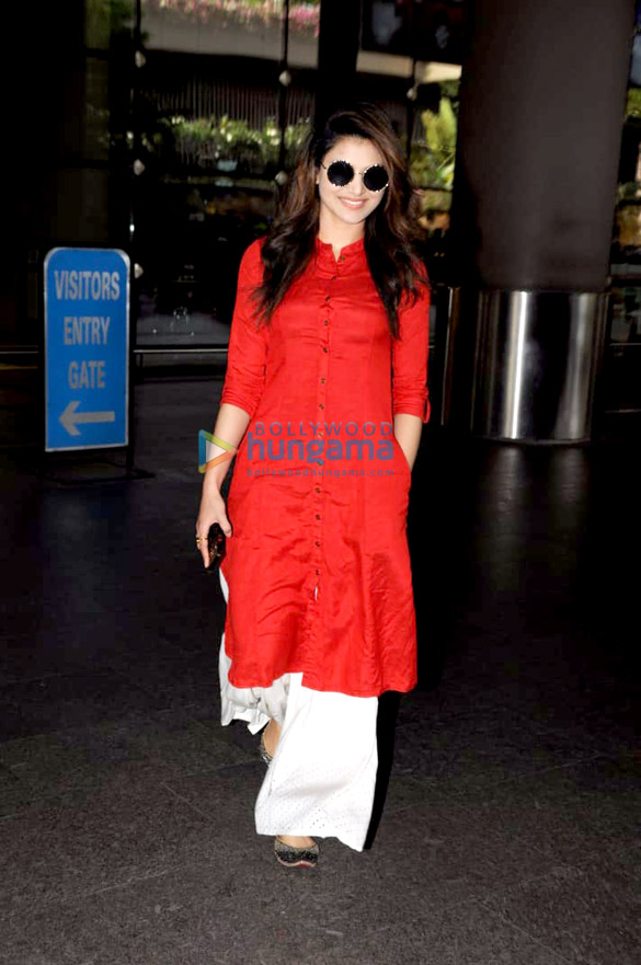 ranveer singh and urvashi rautela snapped at the airport 4