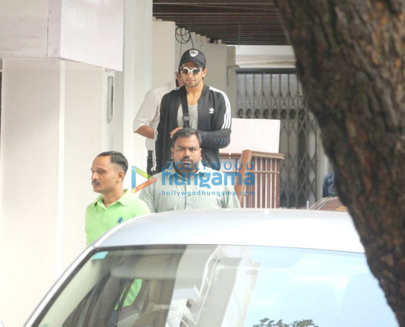 ranveer singh spotted outside a clinic in bandra 1