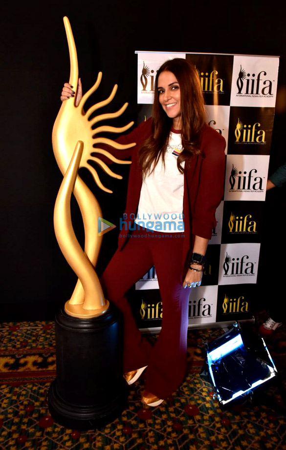 riteish deshmukh neha dhupia and vicky kaushal arrive for the iifa voting session 006 3