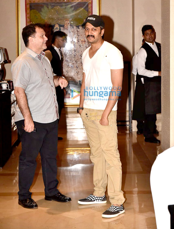 riteish deshmukh arrives for iifa voting session 3