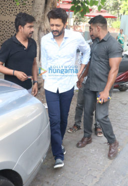 Riteish Deshmukh snapped at Cafe Coffee Day in Bandra
