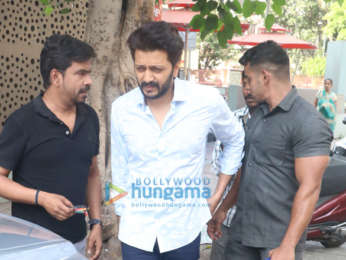 Riteish Deshmukh snapped at Cafe Coffee Day in Bandra