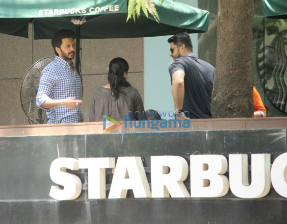 Riteish Deshmukh and Aftab Shivdasani spotted at Starbucks in Khar