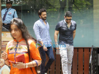 Ritesh Deshmukh and Aftab Shivdasini spotted at Starbucks in Khar