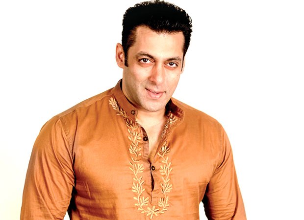 SHOCKING: When Salman Khan got into a fist fight with a photographer on Karan Arjun sets