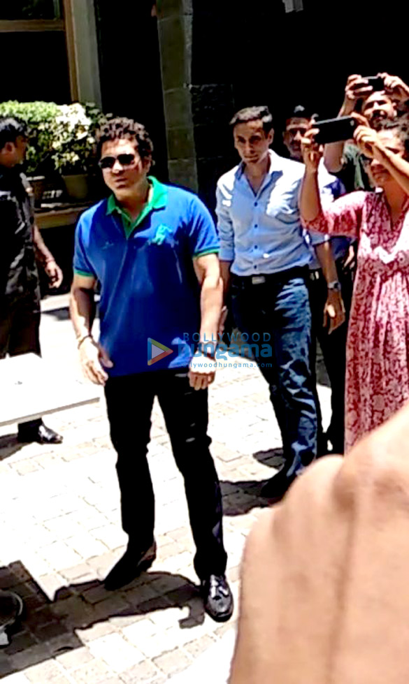 sachin tendulkar snapped meeting fans on his birthday 1