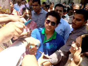 Sachin Tendulkar snapped meeting fans on his birthday