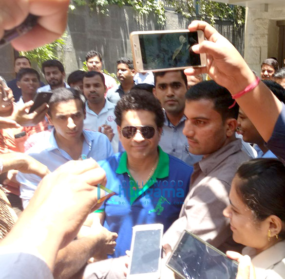 Sachin Tendulkar snapped meeting fans on his birthday
