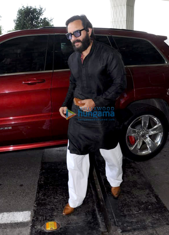 saif ali khan tabu and sonali bendre snapped at the airport departing for jodhpur 4