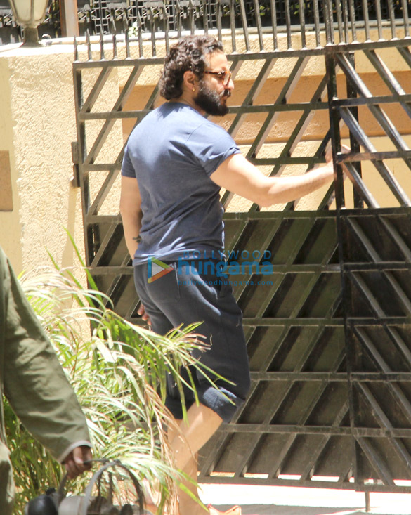 Saif Ali Khan spotted at recording studio in Bandra Saif Ali Khan spotted at recording studio in Bandra