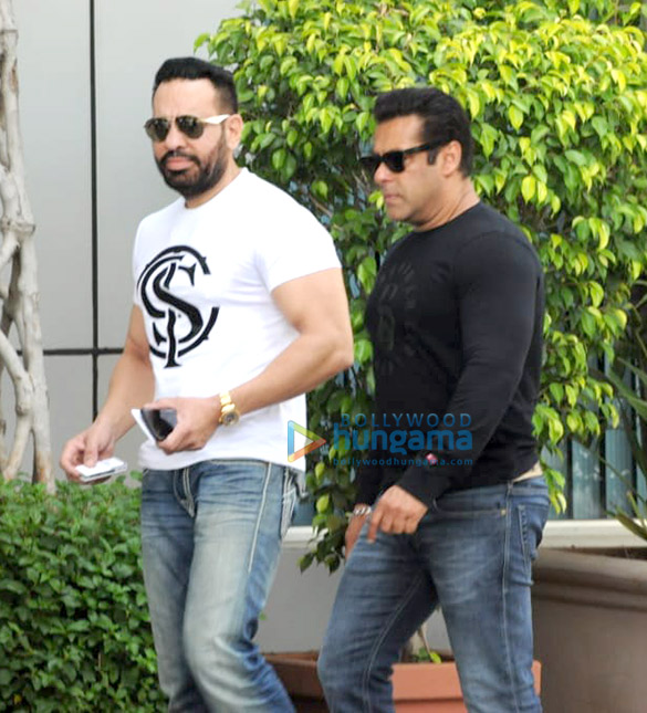 Salman Khan proceeds to Jodhpur with sisters Alvira and Arpita Salman Khan proceeds to Jodhpur with sisters Alvira and Arpita