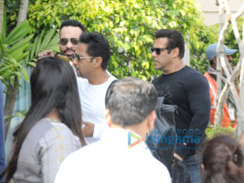 Salman Khan proceeds to Jodhpur with sisters Alvira and Arpita