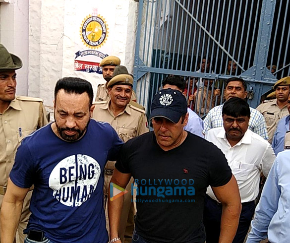 salman khan snapped after being released from jodhpur jail 1
