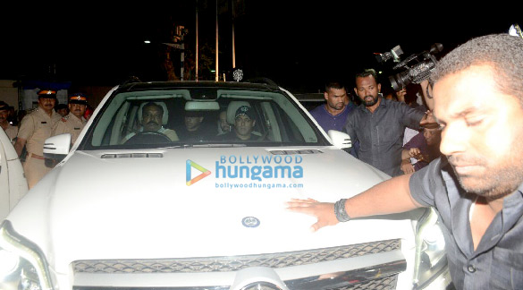 salman khan snapped arriving back in mumbai 7