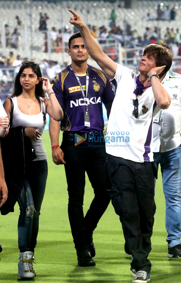 shah rukh khan and suhana khan snapped at eden garden 3