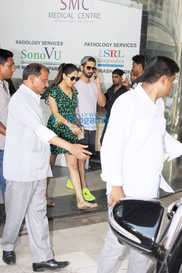 shahid kapoor and wife mira rajput snapped outside a clinic 2