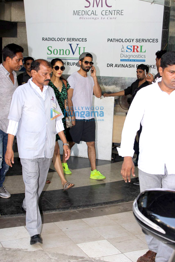 shahid kapoor and wife mira rajput snapped outside a clinic 4