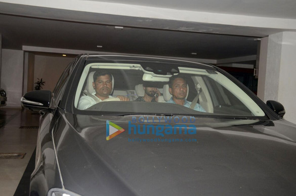 shahid kapoor snapped at karan johars house 3