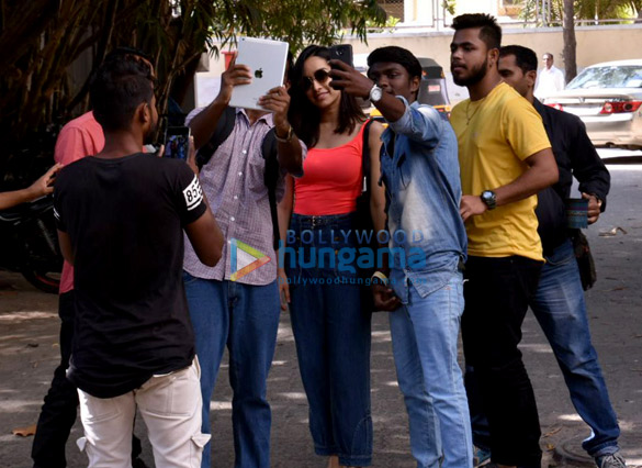 shraddha kapoor snapped near her home post a dubbing session 1