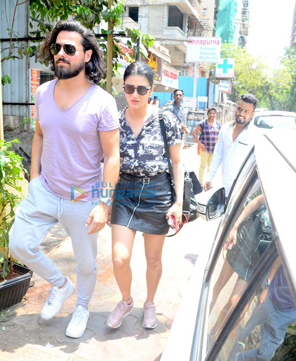 shruti hassan snapped with her boyfriend at farmers cafe in bandra 2