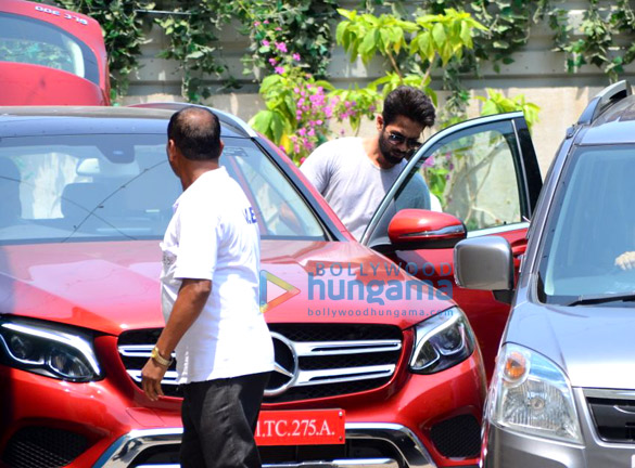 sidharth malhotra bipasha basu and shahid kapoor spotted at gym in bandra 2