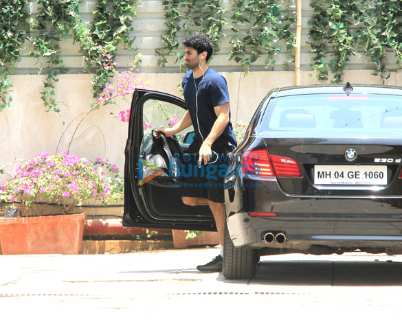 sidharth malhotra daisy shah and aditya roy kapur snapped outside the gym 2