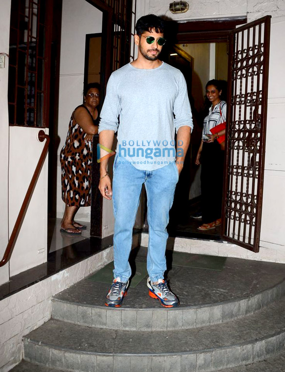 sidharth malhotra spotted at the dubbing studio in bandra 2 005
