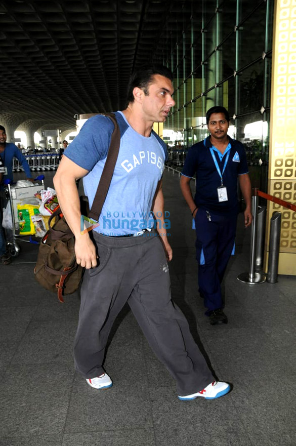 sohail khan snapped at the airport 6