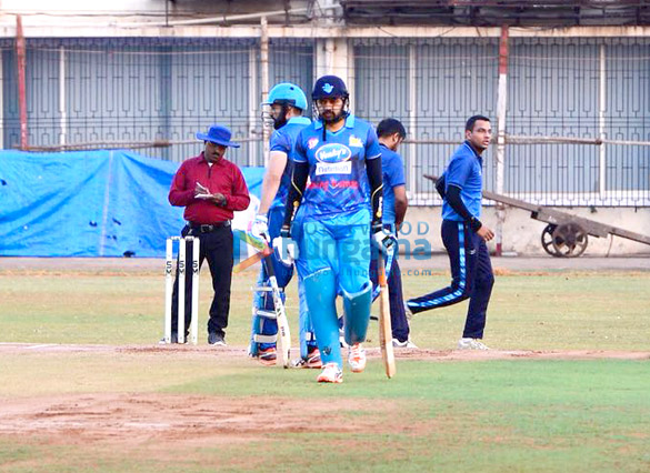 suniel shetty riteish deshmukh sonu sood and others at a match in mumbai 13