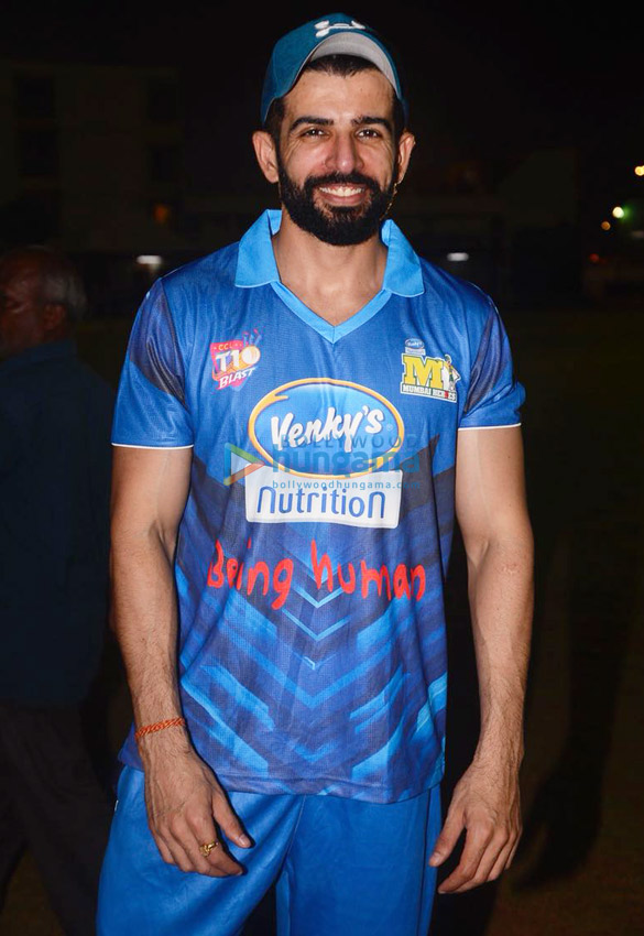 suniel shetty riteish deshmukh sonu sood and others at a match in mumbai 2