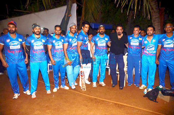 suniel shetty riteish deshmukh sonu sood and others at a match in mumbai 6