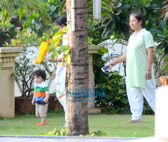 taimur ali khan spotted with his nanny at amrita aroras house 1