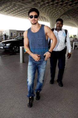 Tiger Shroff, Kiara Advani and others snapped at the airport