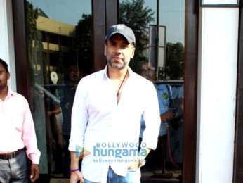 Tusshar Kapoor and Himansh Kohli spotted at Bastian
