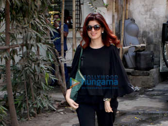 Twinkle Khanna and Ameesha Patel spotted at Kromakay salon in Juhu