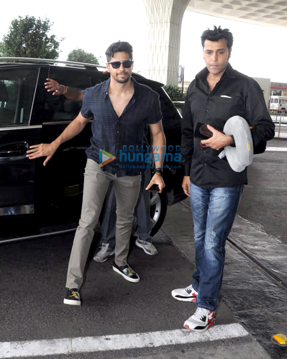 urvashi rautela sidharth malhotra and others snapped at the airport 6