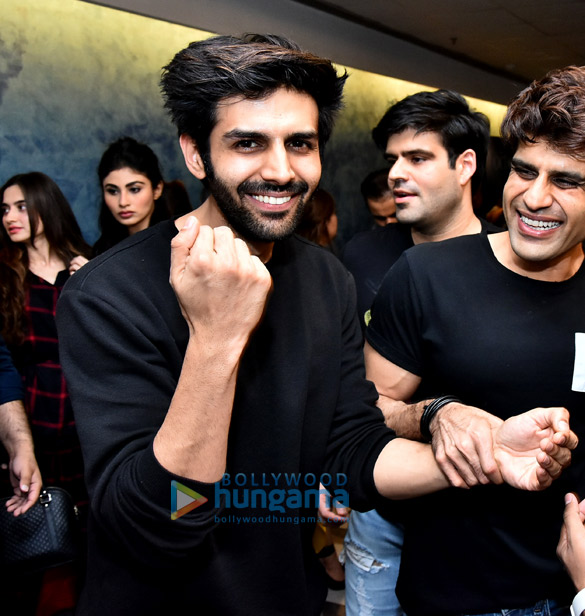 varun dhawan banita sandhu and others grace the special screening of october 7 2