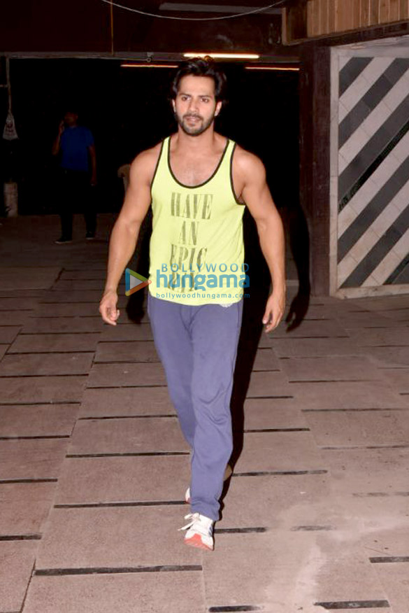 varun dhawan snapped at the gym 2 2